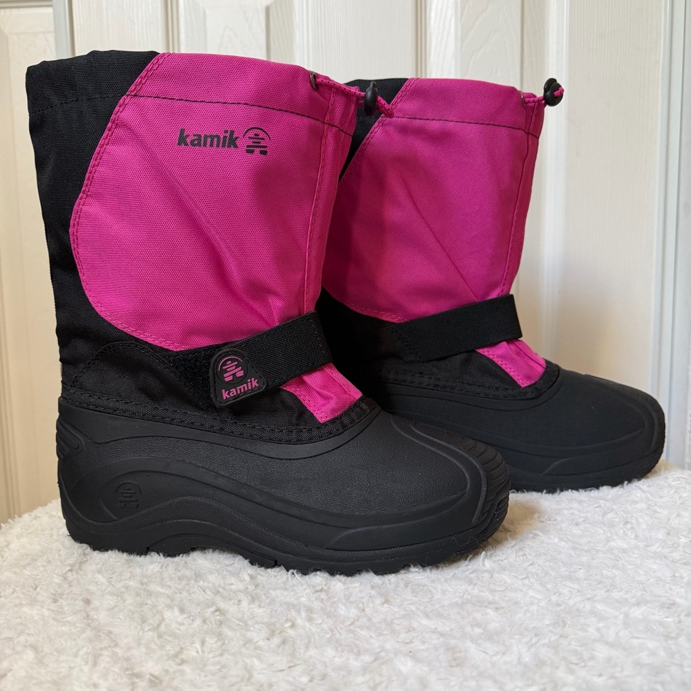 Kamik Fuchsia and Black Insulated Winter Girls Snow Boots Size 5